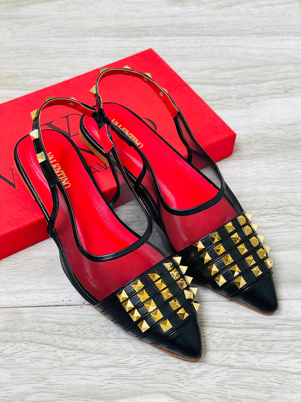 V studs pumps