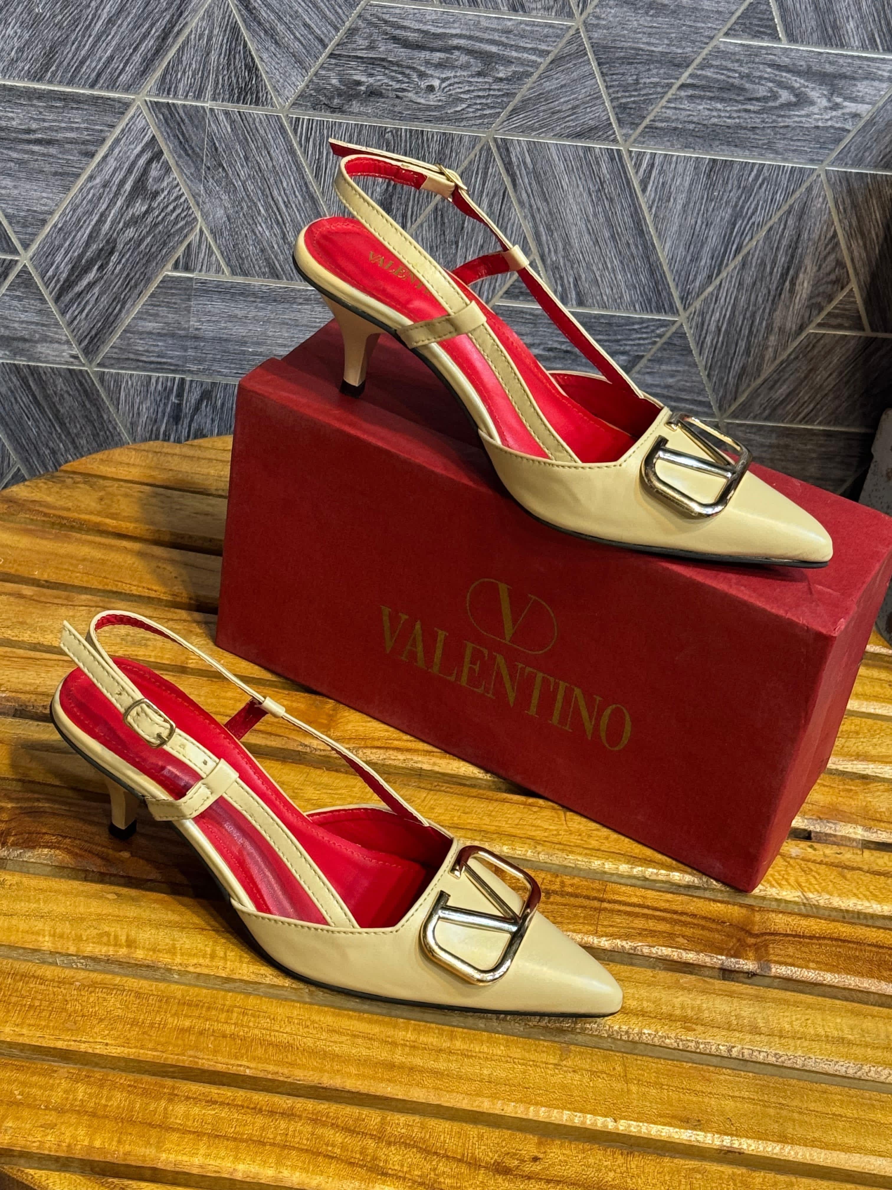 V buckle heel - Comfy