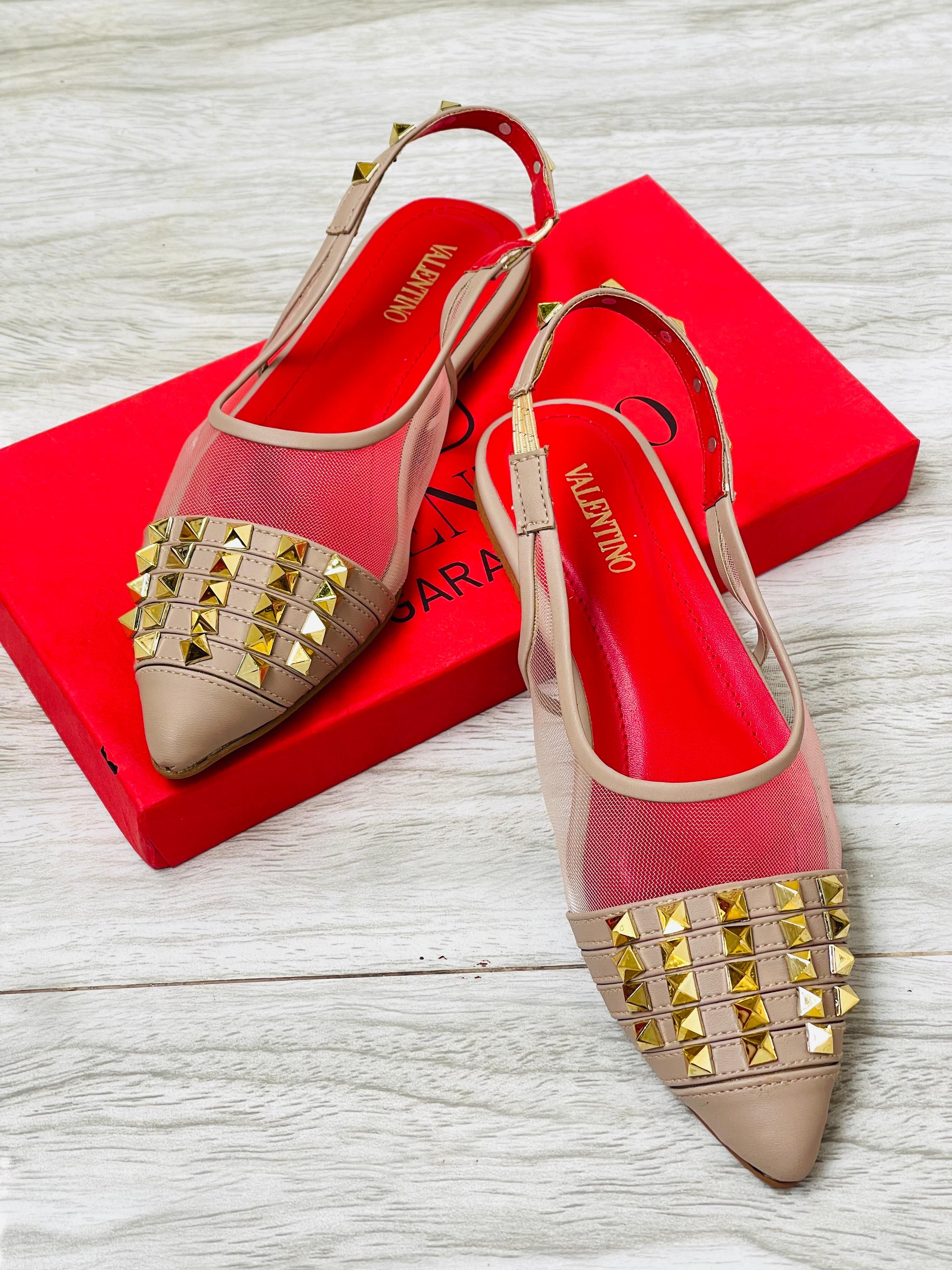 V studs pumps