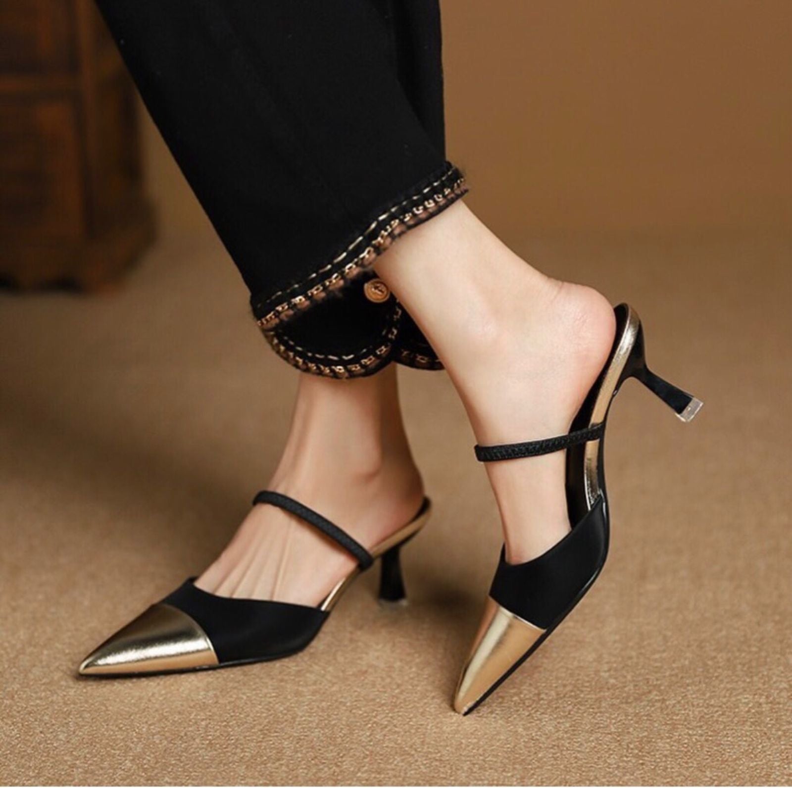 JC gold n black heel - Comfy