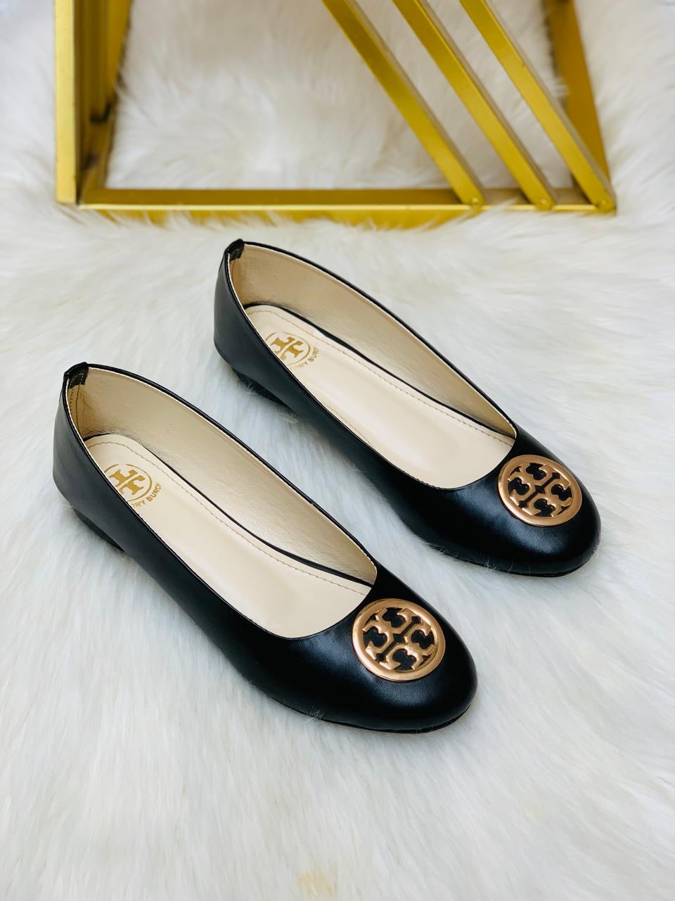 Round buckle pumps