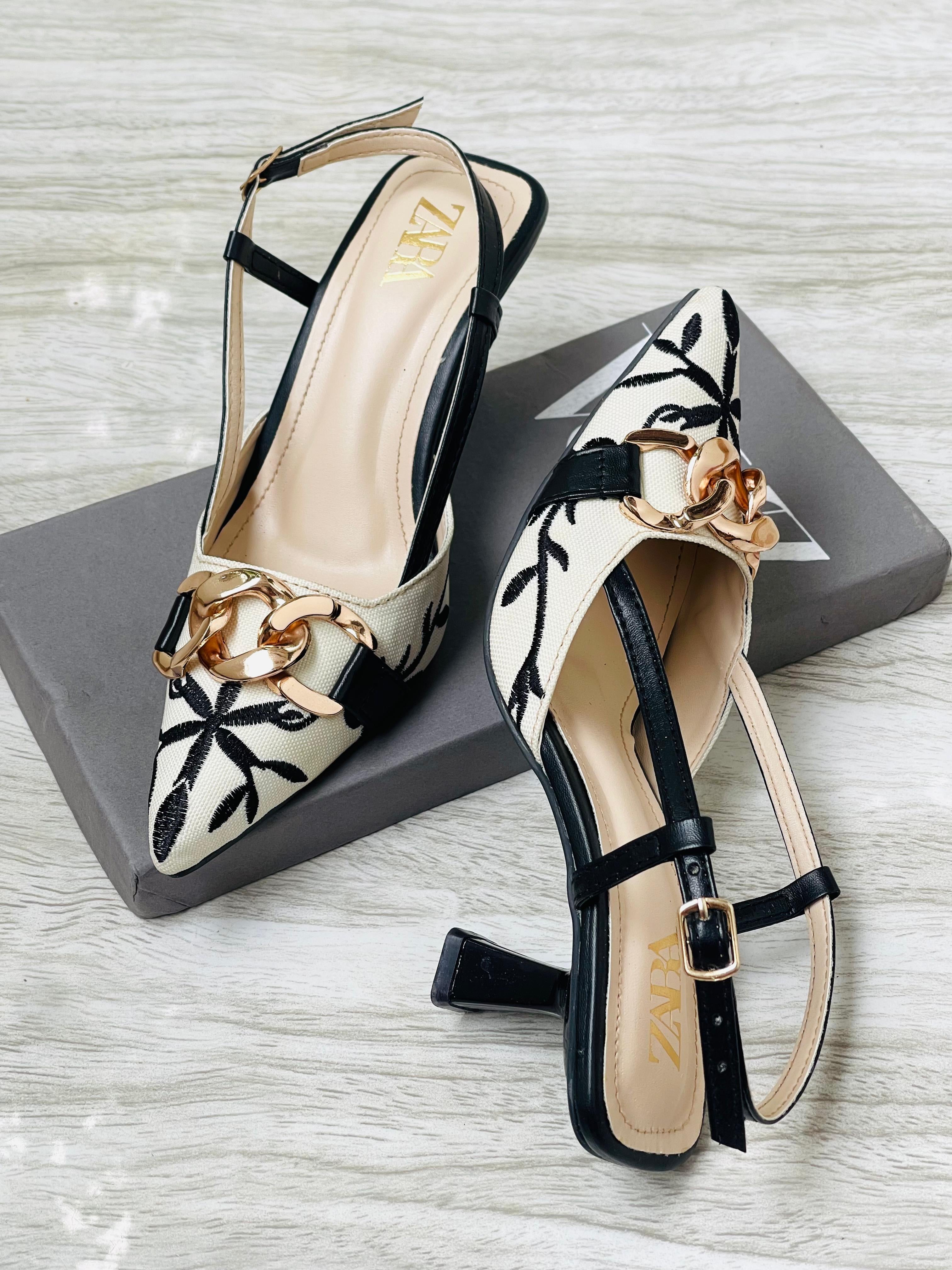 Leaf pattern buckle heel